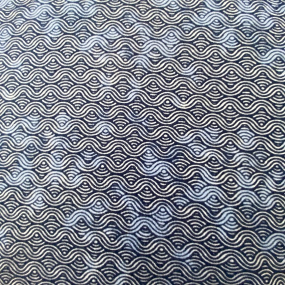 Lands' End Blue Boxy Short Sleeve T-Shirt Shades of Blue Wavy Print Size Small - Picture 6 of 8